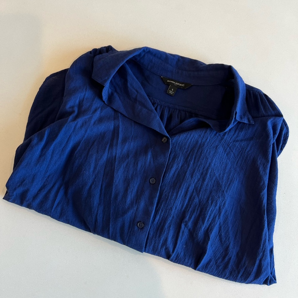 Women’s Banana Republic collared long sleeve - never worn! - size small